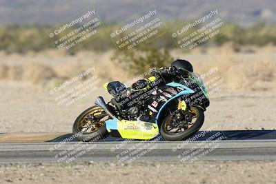 media/Dec-07-2025-CVMA (Sun) [[3e7d2de5dc]]/Race 18-Formula Twins-Formula 40 UL/